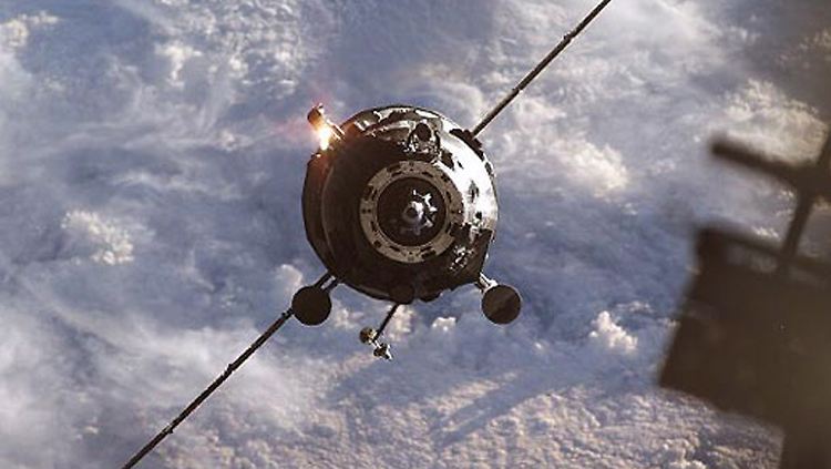 Ein russischer Progress-Raumfrachter nähert sich der ISS mit Nahrung, Treibstoff und anderen Versorgungsgütern. (undatierte NASA-Aufnahme)