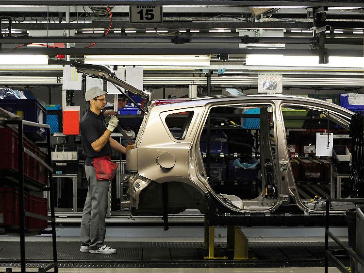 Vor allem die Autohersteller kurbelten ihre Produktion an.