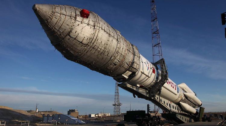 Eine Proton-M-Trägerrakete brachte die Satelliten ins All.