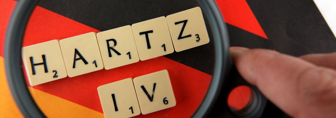 Durchschnittlich 61.000 Erwerbslose rutschen im Monat ins Hartz IV ab.