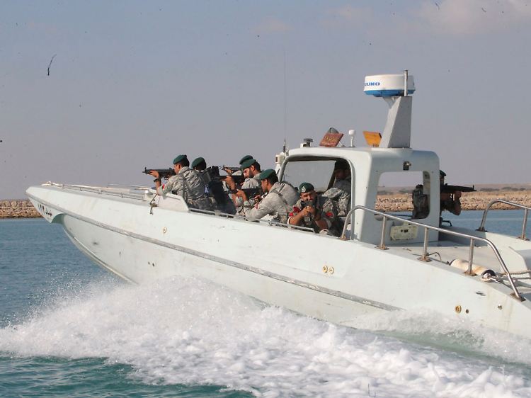 Eine Blockade sei "leichter, als ein Glas Wasser zu trinken": Die Drohungen des Iran scheinen genau berechnet.