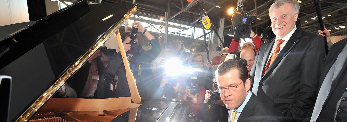 Guttenberg könnte bald wieder den Ton in der CSU angeben - und Seehofer zuschauen.