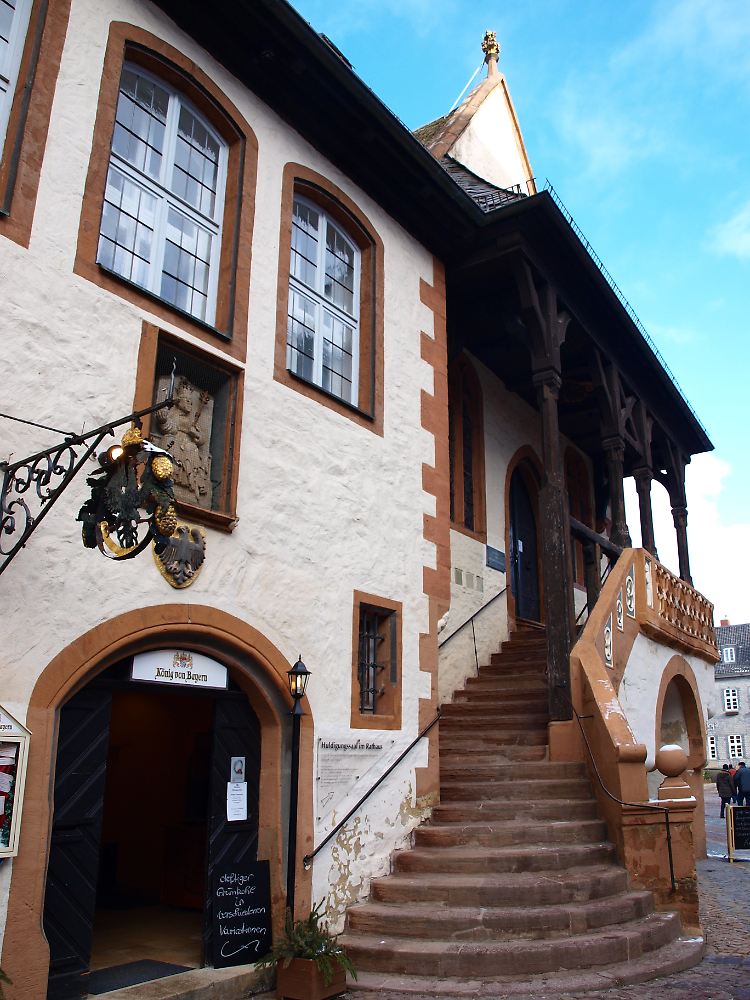 Goslar zählte zu den wichtigsten Kaiserstädten des Mittelalters - aber auch das Bürgertum zeigte sich selbstbewusst, wie man am Rathaus heute noch sieht.