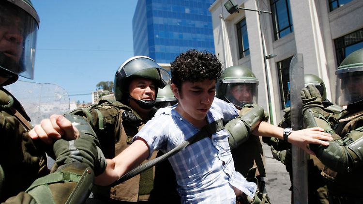 In Valparaiso wird ein Student festgenommen.
