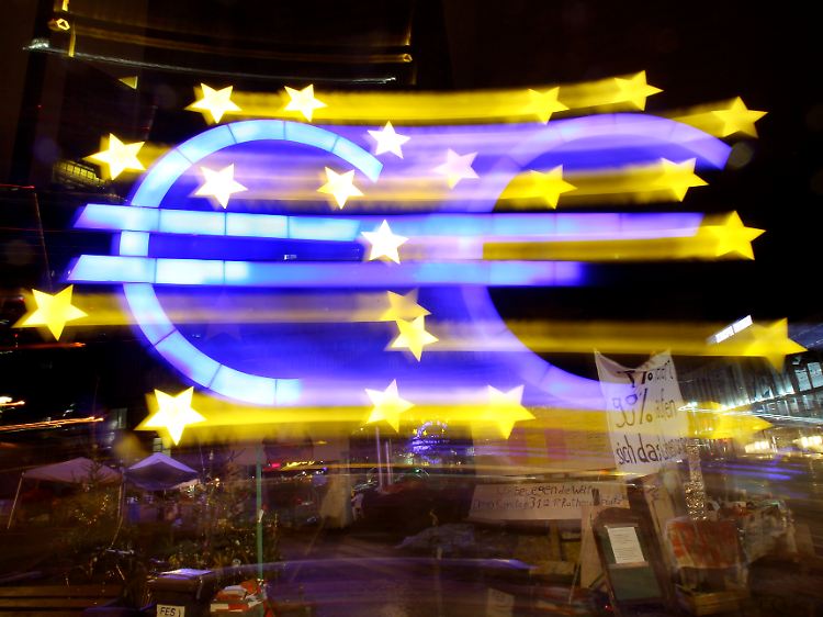 Jahreswechsel in Frankfurt: In den kommenden Monaten wird Europa weiter um Vertrauen in die Gemeinschaftzwährung werben müssen.