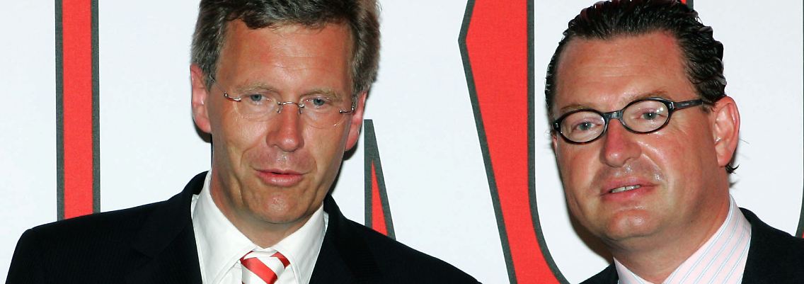 Wulff, damals noch Ministerpräsident von Niedersachsen, und "Bild"-Chefredakteur Diekmann 2006 beim Sommerfest der "Bild"-Zeitung.