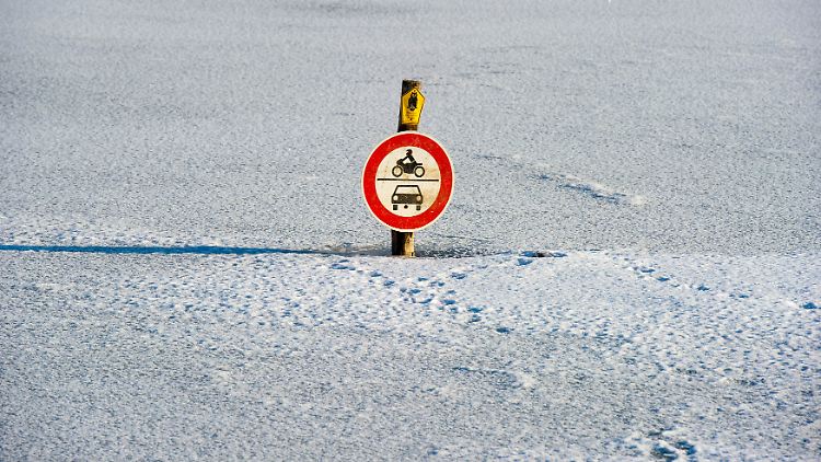 Ein zugefrorener See birgt Gefahren.