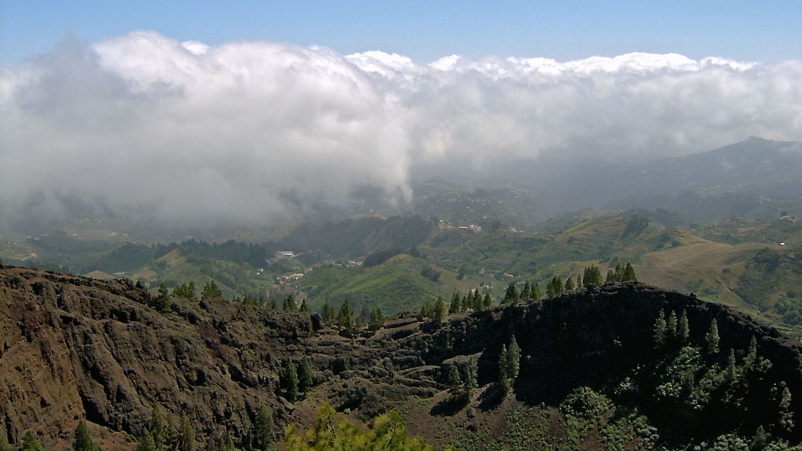 Der riesige Vulkankrater Caldera de Los Pinos de Gáldar.