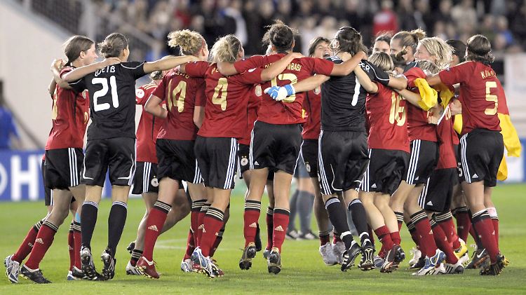 Die deutschen Fußballerinnen im Siegestaumel.