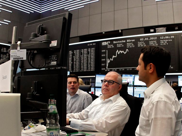Das Jahr 2012 beginnt mit einem unverhofft kräftigen Kursplus: Den ersten Tages des Jahres beendet der Dax 3 Prozent im Plus bei 6075,52 Punkten.