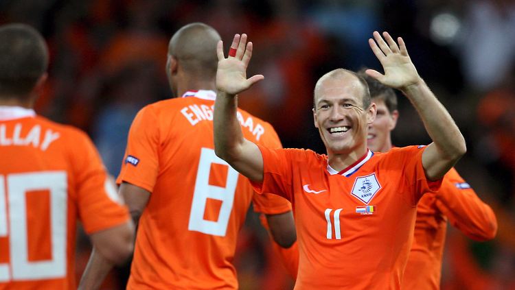 Das freut den Deutschland-Legionär Robben doppelt: Die Niederlande stehen besser da als Deutschland, wenn es um den zu zahlenden Zins zweijähriger Anleihen geht.