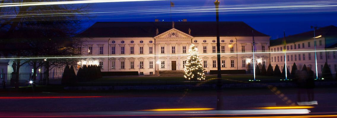 2012-01-03T155041Z_01_TPE12_RTRMDNP_3_GERMANY-PRESIDENT.JPG1742662413305765317.jpg