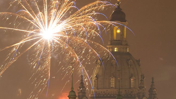 Vielleichte müssen ja auch noch Überreste des Dresdner Silvesterfeuerwerks weggeräumt werden.