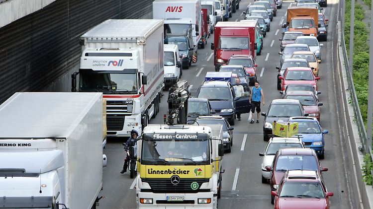 Nichts geht mehr auf der Berliner Stadtautobahn.