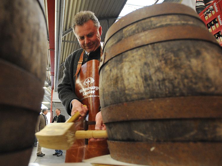 Bierfässer könne aus Holz, Metall oder auch Kunststoff bestehen.