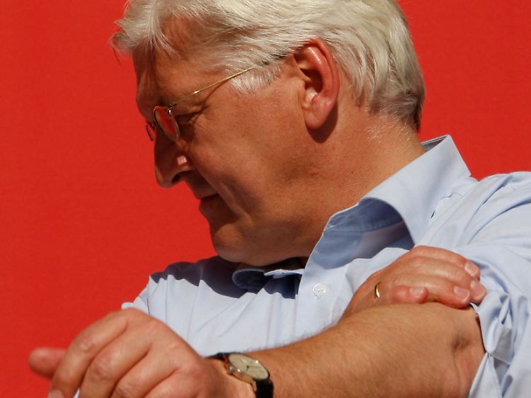 Ärmel hochkrempeln: Steinmeier kommt kurz vor der Wahl in Schwung.