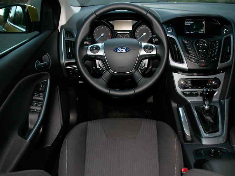 Die im Cockpit gebotene Fülle an Informationen kann für den Fahrer störend wirken.
