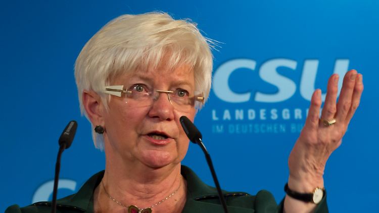 Gerda Hasselfeldt und die CSU bleiben dabei: Hochverschuldete Euro-Staaten fliegen aus der Euro-Zone. 