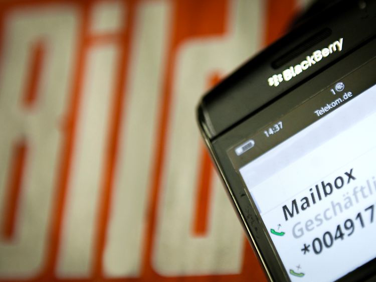 In einem Brief bittet "Bild"-Chefredakteur Kai Diekmann Christian Wulff um die Genehmigung, den Inhalt von Wulffs Mitteilung auf Diekmanns Mailbox im Zusammenhang mit der Berichterstattung über eine Hausfinanzierung Wulffs und seinen Privatkredit veröffentlichen zu dürfen.