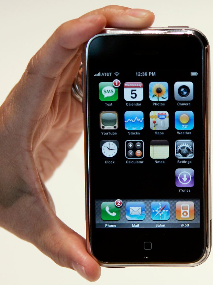 Das erste iPhone verkaufte sich fantastisch, obwohl Nutzer auf UMTS verzichten mussten.