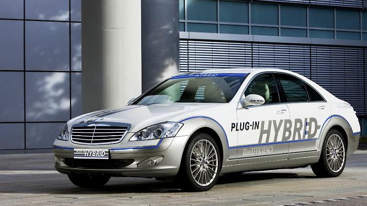 An der Steckdose nachladbar: In Serie geht das Antriebskonzept des Mercedes-Prototypen "Vision S 500 Plug-in Hybrid" erst bei der nächsten S-Klasse-Generation. 