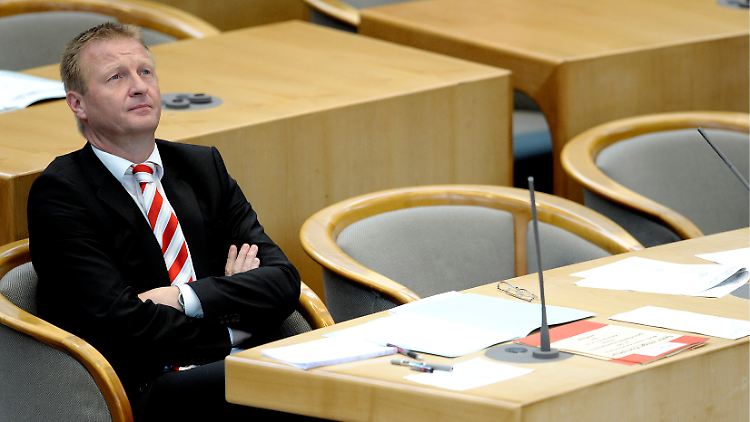 Für Ralf Jäger ist die geplante Neonazi-Datei nur eine "Mogelpackung".