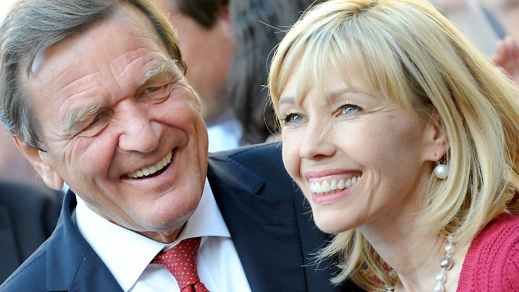 Als Gattin von Gerhard Schröder war Doris Schröder-Köpf jahrelang seine First Lady. Jetzt will sie den Spieß umdrehen.