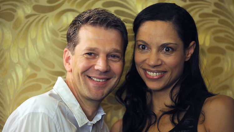 Kai Wiesinger und seine Frau Chantal de Freitas hatten sich vor fast 20 Jahren bei Dreharbeiten kennengelernt.