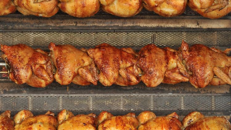 Das Grillhähnchen, das viele Deutsche so lieben, kann krank machen.