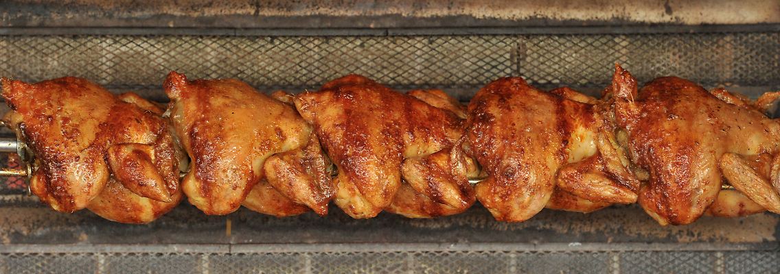 Das Grillhähnchen, das viele Deutsche so lieben, kann krank machen.