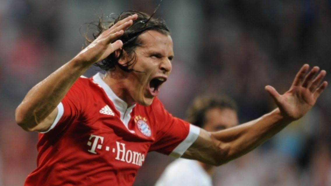 Daniel van Buyten jubelt nach seinem 5:0 Treffer für den FC Bayern München.