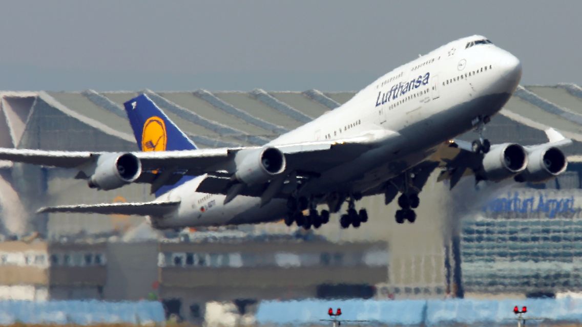 Eine Boeing 747-400 wird mit Biosprit von Frankfurt nach Washington fliegen.