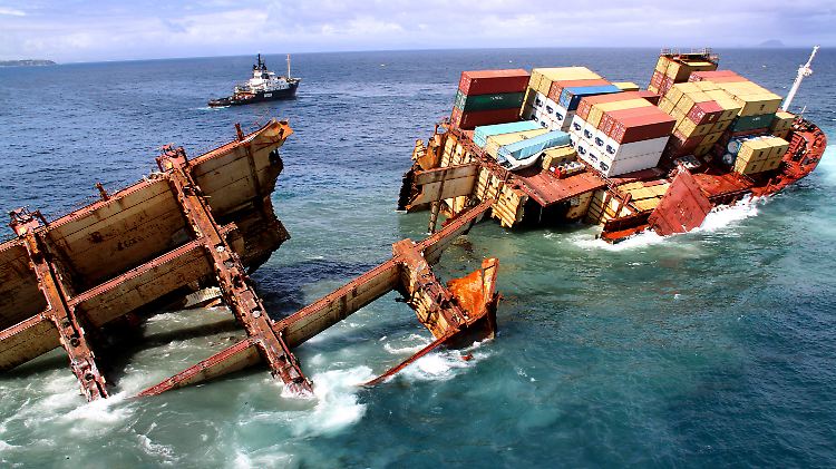 Die "Rena" und ihre Ladung bleiben gefährlich für die Schifffahrt.