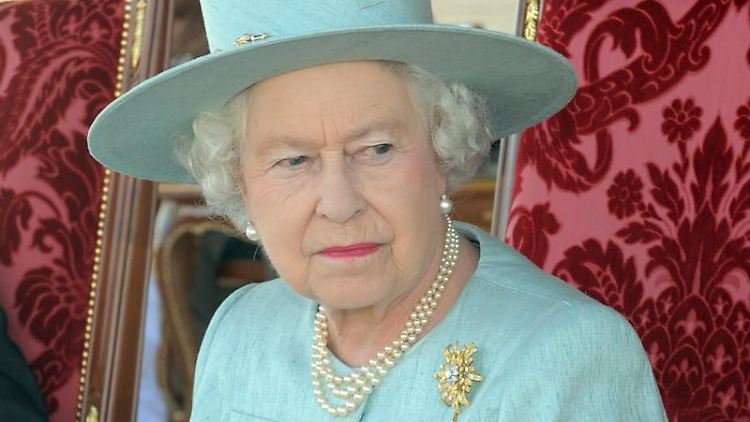 Wer die Feierlichkeiten zum 60. Thronjubiläum von Queen Elizabeth II. Anfang Juni live miterleben will, hat noch gute Karten.