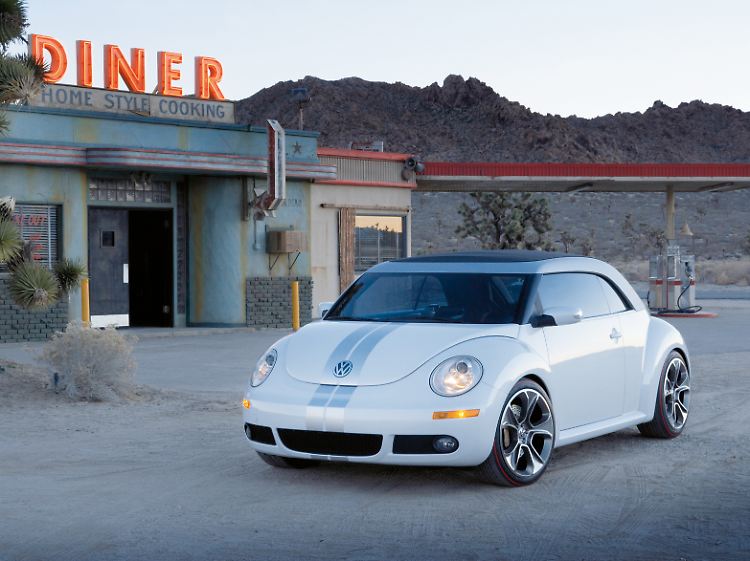 2005 wartet VW in Detroit mit einer Designstudie des Beetle auf. Damals hieß er Ragster.
