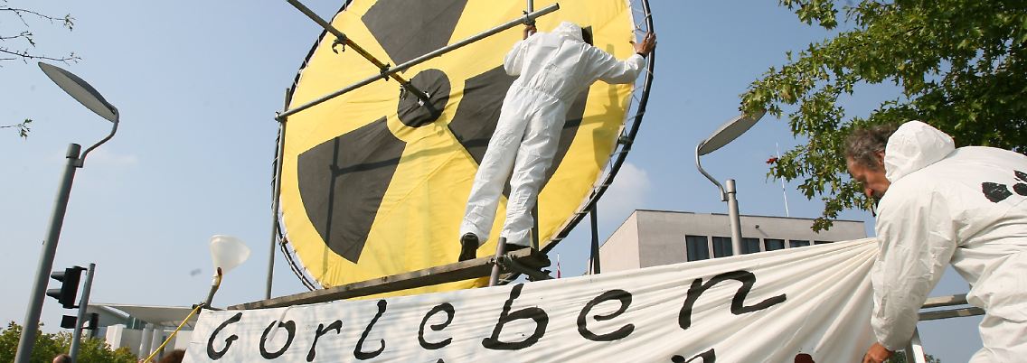 Öffentliche Schuldzuweisungen und Differenzen in der Bewertung der Vorwürfe: Kanzlerin Merkel verspricht eine rückhaltlose Aufklärung - nach der Wahl.