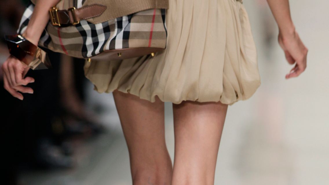 BRITAIN_LONDON_FASHION_WEEK_LLP119.jpg8907528118040018202.jpg