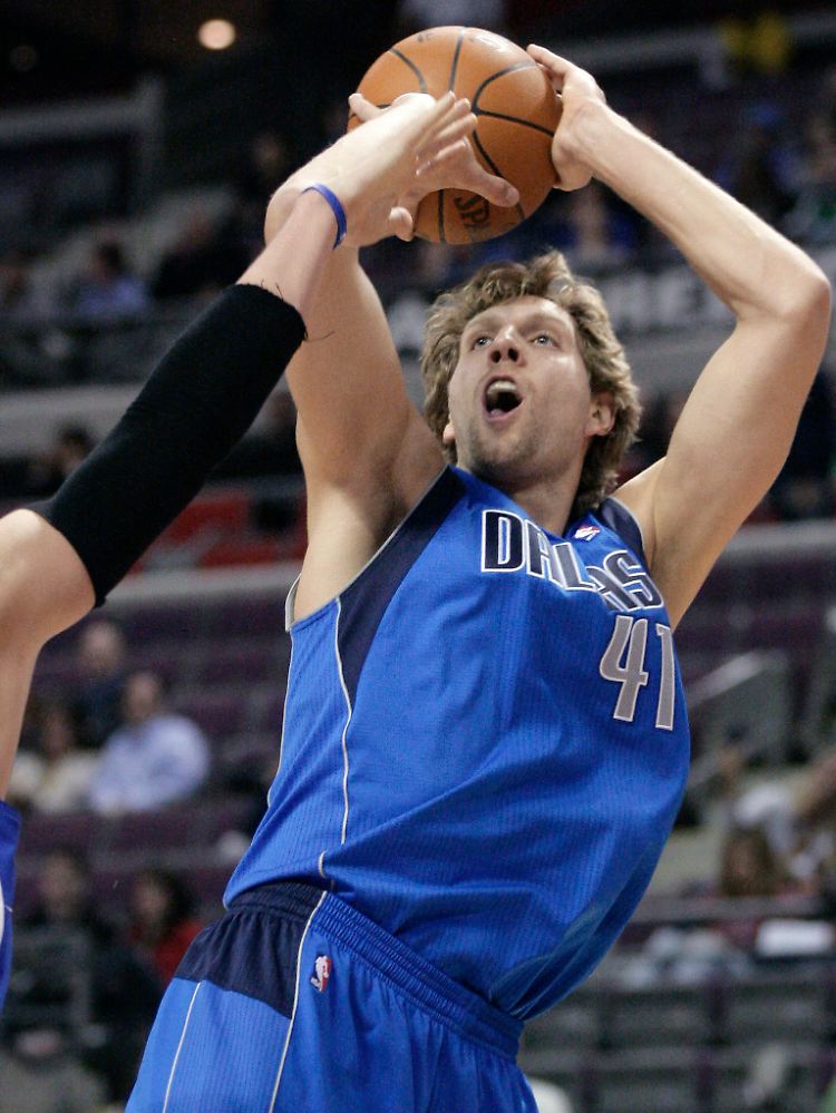 Jetzt raten Sie mal, wer die meisten Punkte für Dalles erzielte - richtig, Dirk Nowitzki.