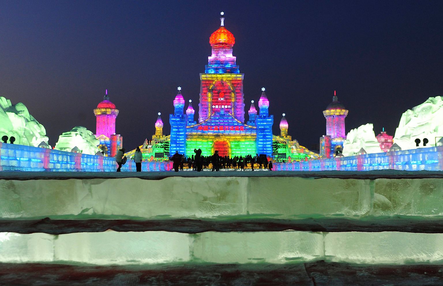 Kalte Pracht: Jedes Jahr im Winter, ab Anfang Januar, findet in Harbin ...