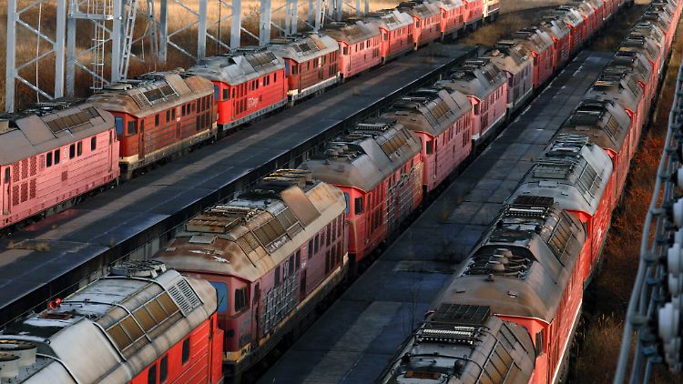 Ausrangierte Dieselloks auf Rügen: Die Bahn stockt ihren Fuhrpark auf.