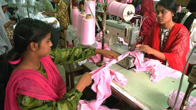 Schuften bis zum Umfallen: Näherinnen in Bangladesch.