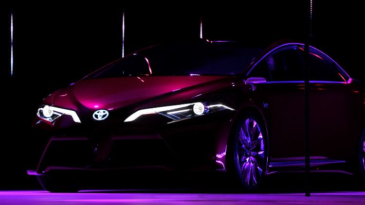 Der NS4 ist das, was sich Toyota unter einem Mittelklassewagen im Jahr 2015 vorstellt und ein Stück ambitionierter Autoentwicklung.