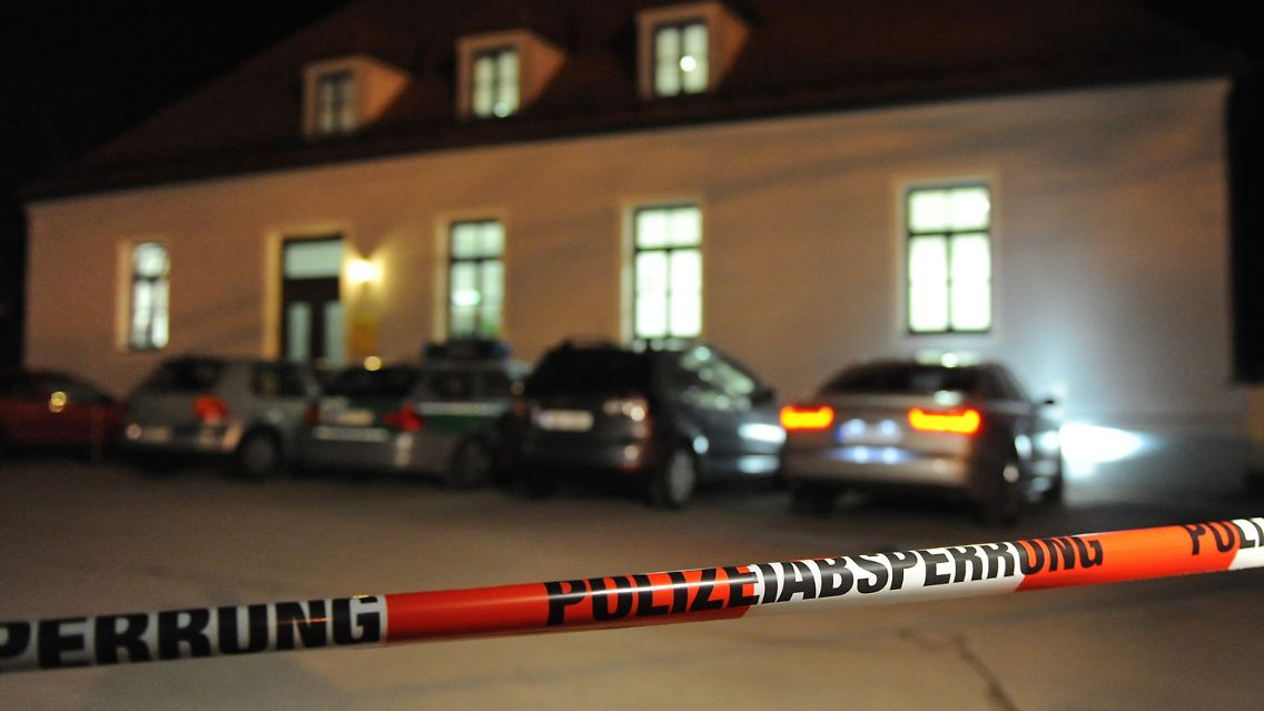 Der Mann brachte die Waffe unkontrolliert mit ins Gericht.