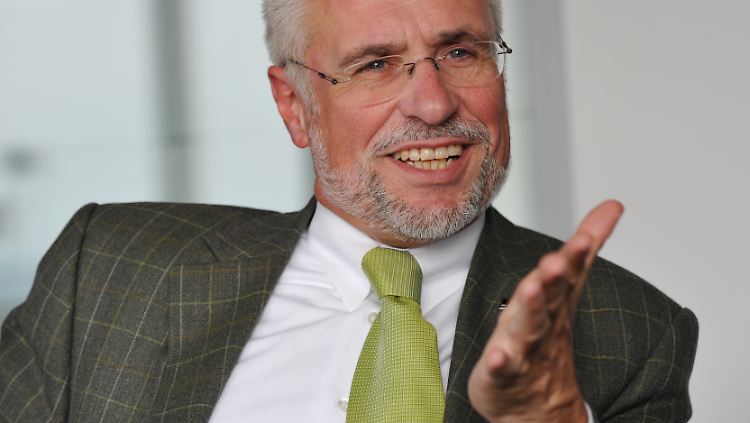Roderich Egeler ist studierter Volkswirt.
