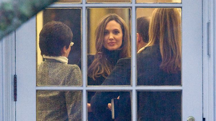 Angelina Jolie (M). im Weißen Haus.