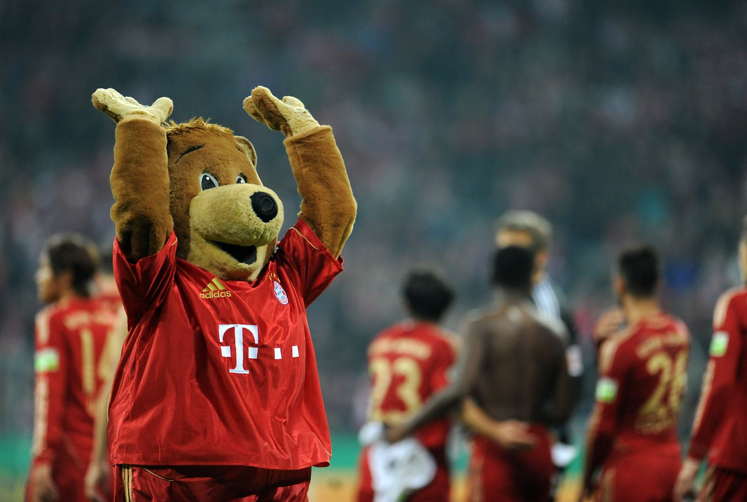 Das Maskottchen des FC Bayern München Berni ist seit 2002 im Dienst des deutschen Fußball-Rekordmeisters.