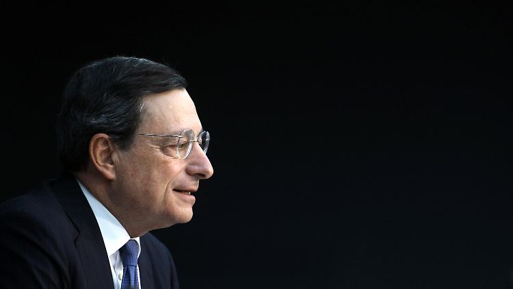 "Wir schauen uns alle Faktoren an und werden dann entscheiden": Mario Draghi.