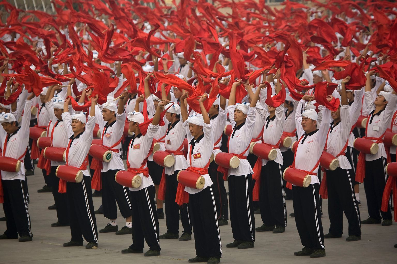 Mit Militärparaden und Massenaufmärschen rund um den Tiananmen-Platz begehen die Chinesen den Geburtstag ihrer Republik. Am 1. Oktober 1949 wurde die Volksrepublik China gegründet.