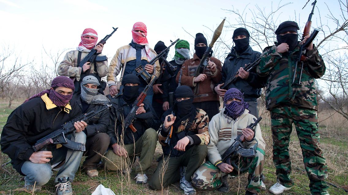 Desertierte Soldaten, die jetzt für die "Freie Syrische Armee" kämpfen.