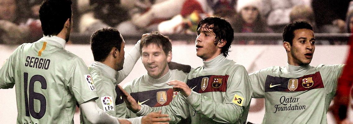 Eine halbe Stunde dabei: Weltfußballer Lionel Messi feiert mit seinem Kollegen Sergi Roberto den Sieg bei CA Osasuna.